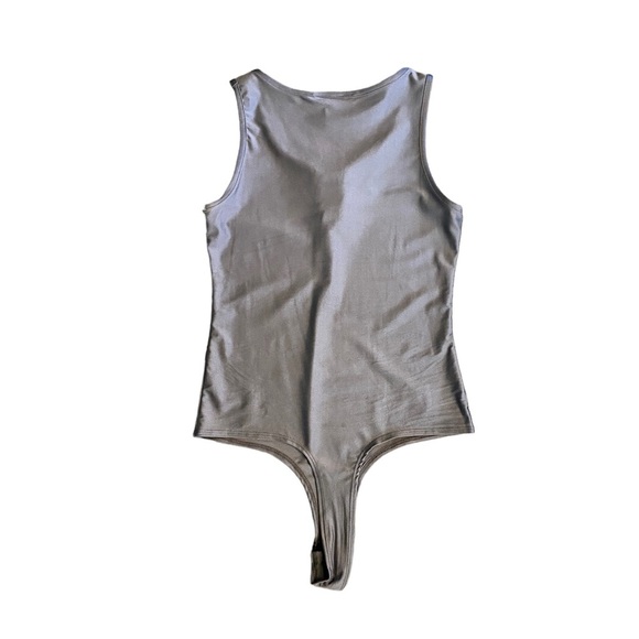 Half Zip fitted Body Suit with snap closure - Picture 3 of 5